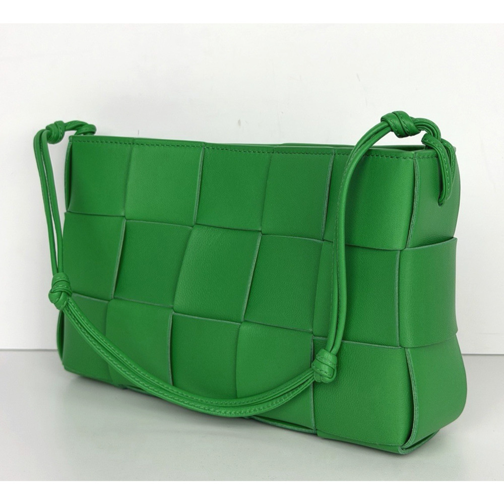 Bottega Veneta Intreccio Leather Shoulder Bag Medium in Vibrant Green Color